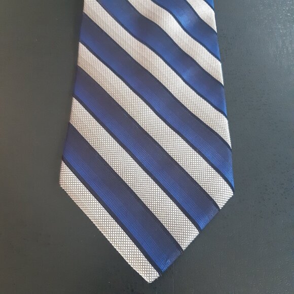 ⚡️BUY 3 for $55⚡️ Harry Rosen Silk Tie, Shades of Blue w/ Black & Gray Stripes - Picture 2 of 16
